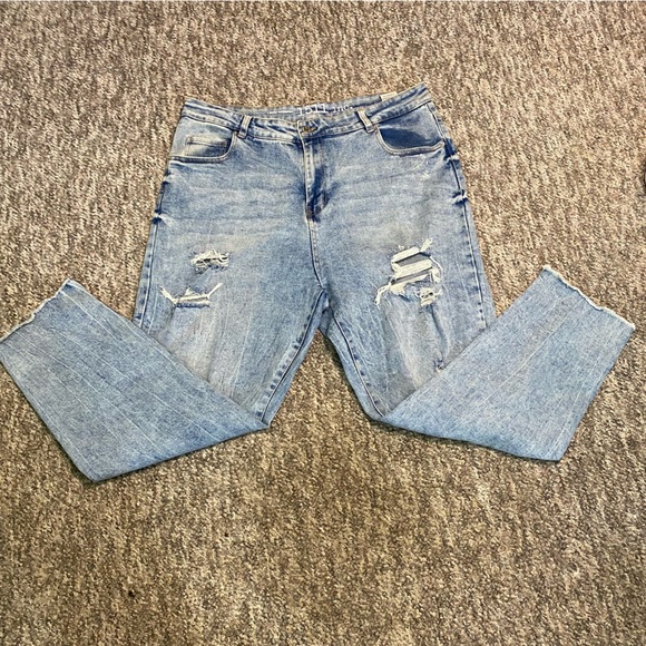 Ripped Jeans - Picture 2 of 7